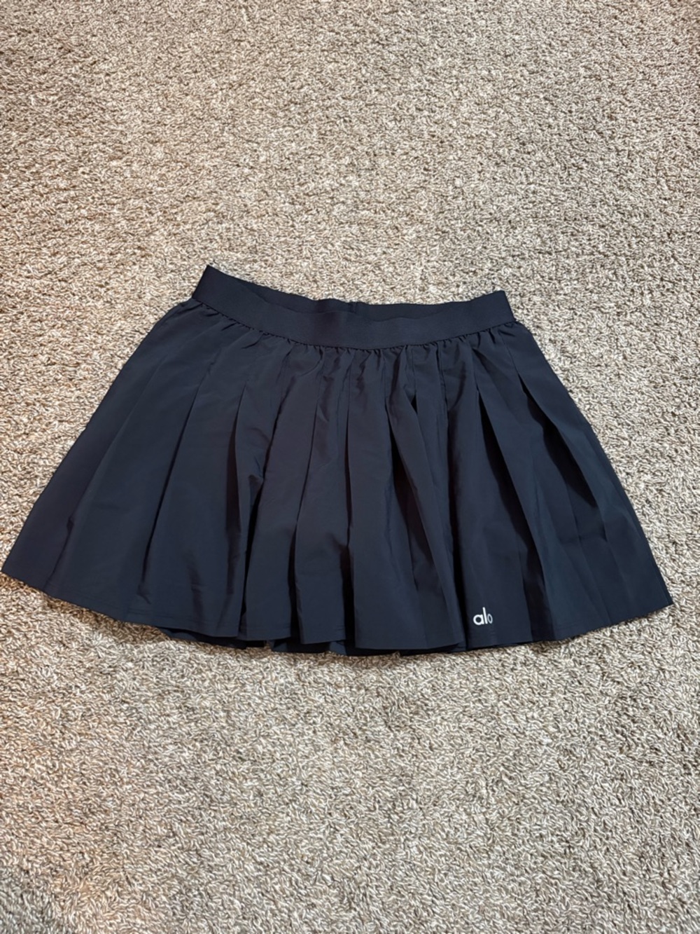 Alo Yoga Aces Tennis Skirt Black Pleated Skort with Pockets Womens Size Small - Picture 2 of 8